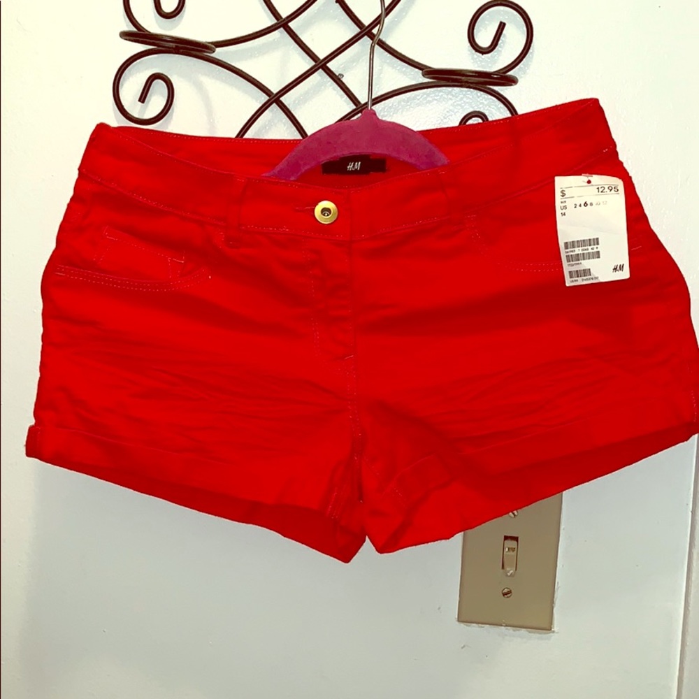 H&M red short-shorts